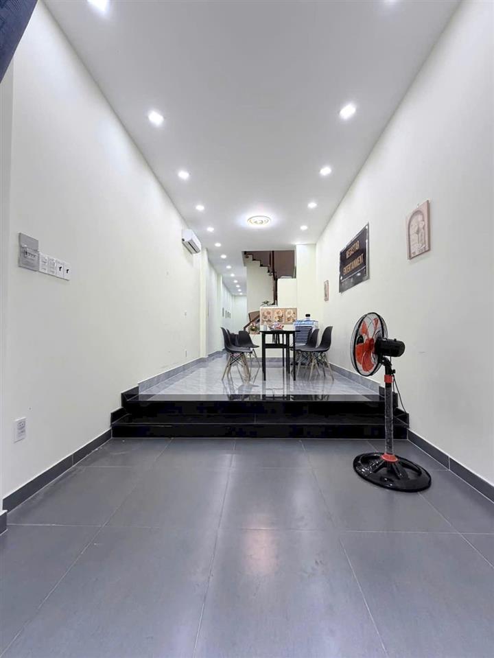 Nhà mới 4 tầng nở hậu cách mặt tiền 20m Dương Bá Trạc Phường Chánh Hưng (P1Q8 cũ). Giá
