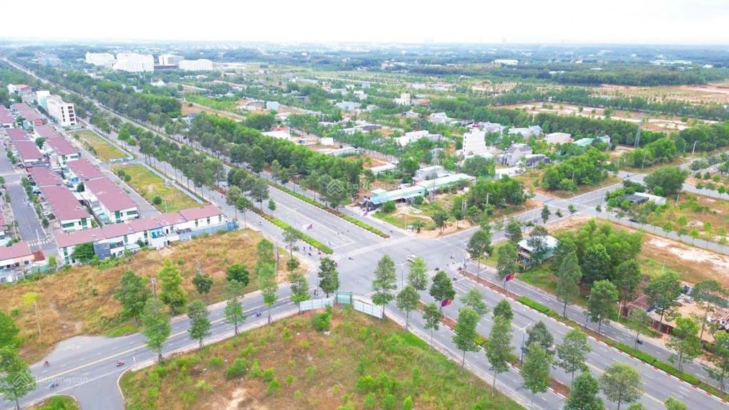 Kẹt tiền bán nhanh 5b nhỏ gần quốc lộ 13 chỉ 1,6 tỷ/nền 150m2 sổ sẵn công chứng ngay(2 nền liền kề)