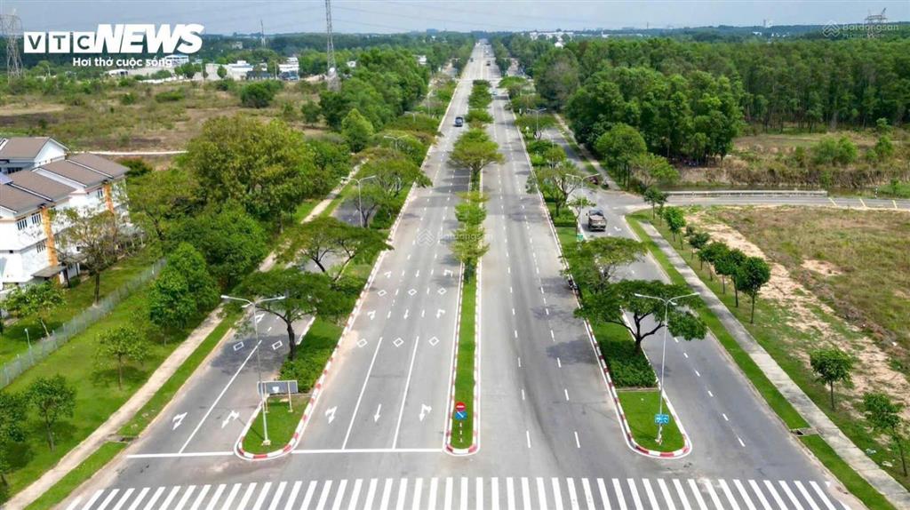 Kẹt tiền bán nhanh 5b nhỏ gần quốc lộ 13 chỉ 1,6 tỷ/nền 150m2 sổ sẵn công chứng ngay(2 nền liền kề)