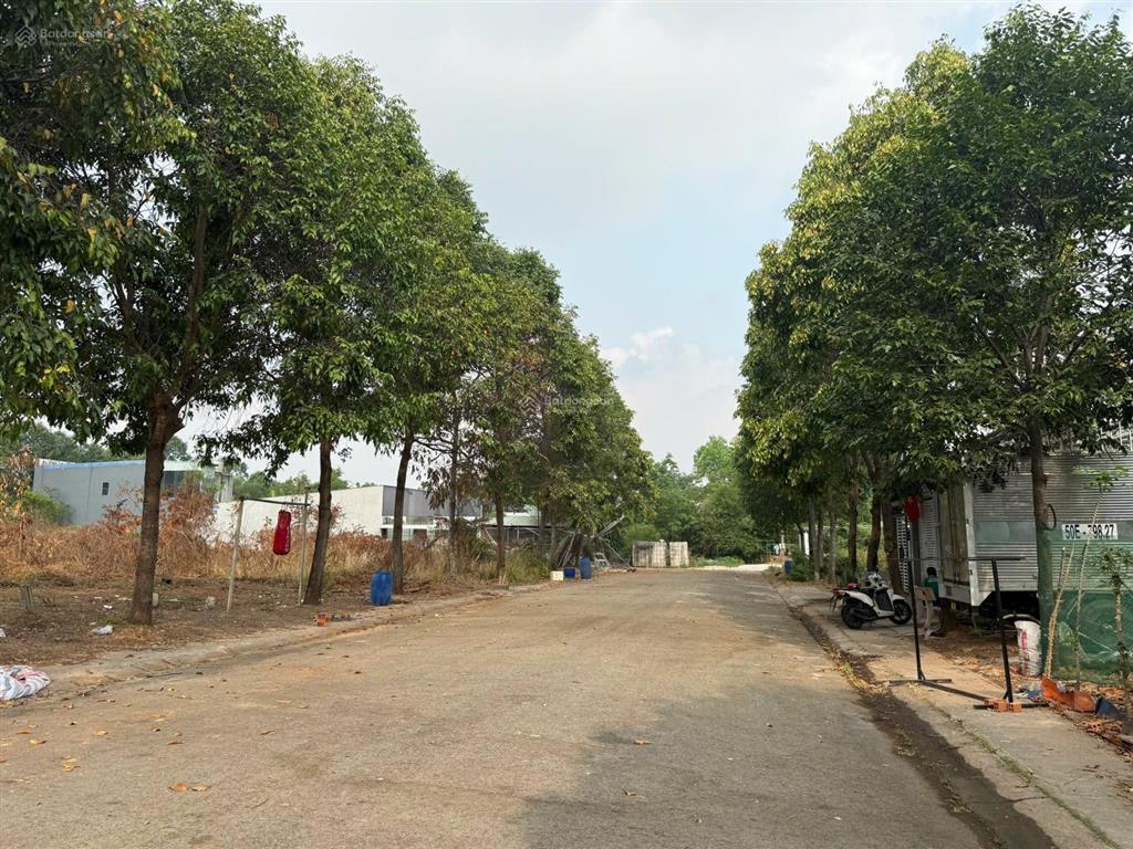 Kẹt tiền bán nhanh 5b nhỏ gần quốc lộ 13 chỉ 1,6 tỷ/nền 150m2 sổ sẵn công chứng ngay(2 nền liền kề)