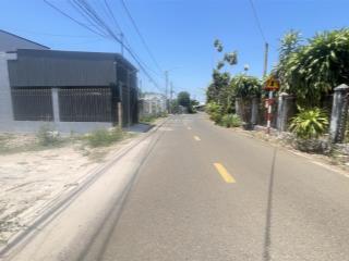 Thị trấn đất đỏ đường phan đăng lưu brvt
ngang 11 x 24 ( dt 251) có 80tc
cách chợ ,trường hoc ,