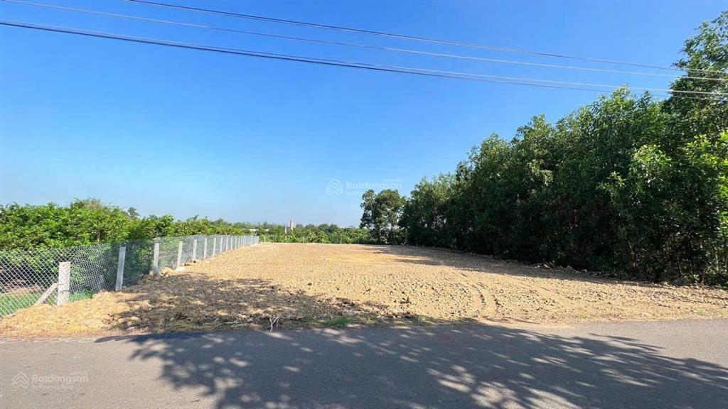 Chủ gửi bán lô 1441m2  đất mặt tiền đường phạm hùng ngay cổng sau khu công nghiệp đất đỏ  brvt