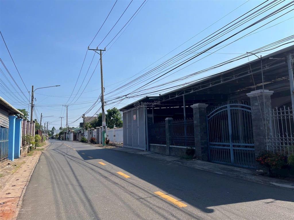 Chủ gửi lô đất 588m có sẵn căn nhà vườn trung tâm thị trấn đất đỏ brvt cách biển phước hải 10phút