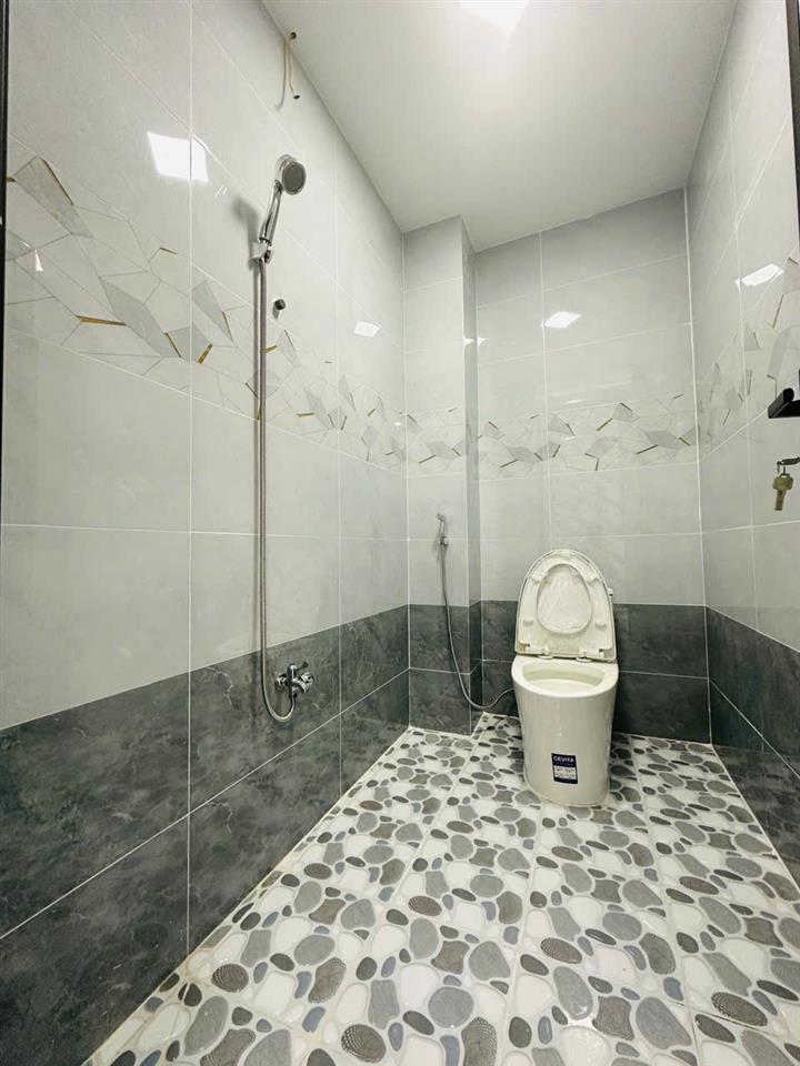 Nhà mới 2 tầng (4x17) mặt tiền đường C4 Phạm Hùng,Bình Hưng. Giá: 4.59 tỷ