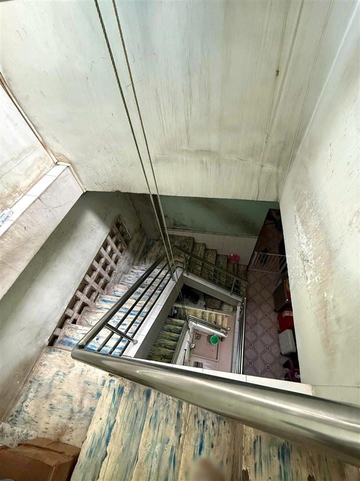 Nhà 3 tầng (6.5x18m) nở hậu hẻm thông đường Phong Phú P12Q8. Giá: 9.9 tỷ