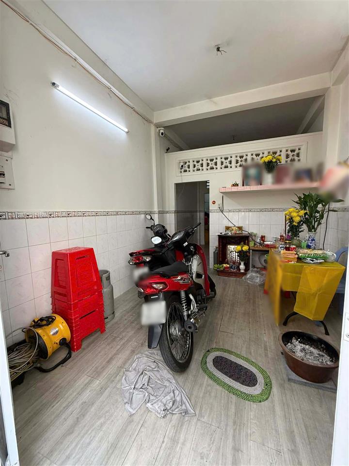 Nhà 3 tầng (6.5x18m) nở hậu hẻm thông đường Phong Phú P12Q8. Giá: 9.9 tỷ