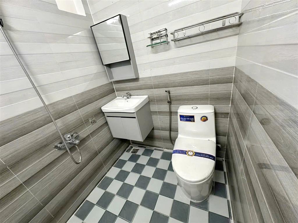 Nhà mới góc 2 tầng mặt tiền chợ Trần Văn Thành P8Q8. Giá: 5.39 tỷ