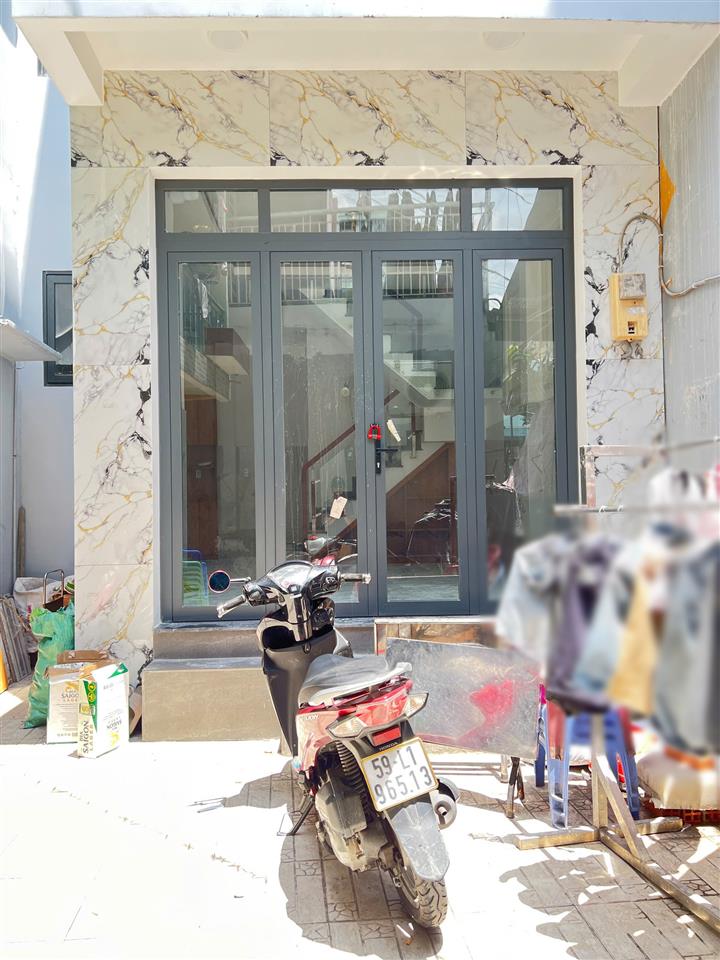 Nhà mới 3 tầng nở hậu 6.5m ngay chợ Ba Đình P10Q8. Giá: 5.38 tỷ
