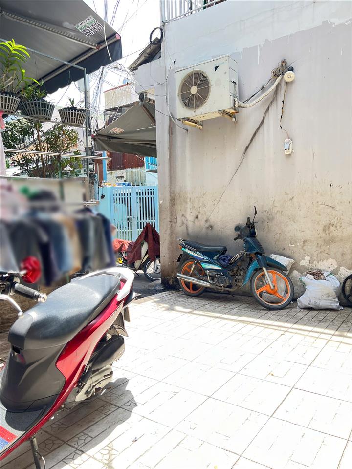 Nhà mới 3 tầng nở hậu 6.5m ngay chợ Ba Đình P10Q8. Giá: 5.38 tỷ