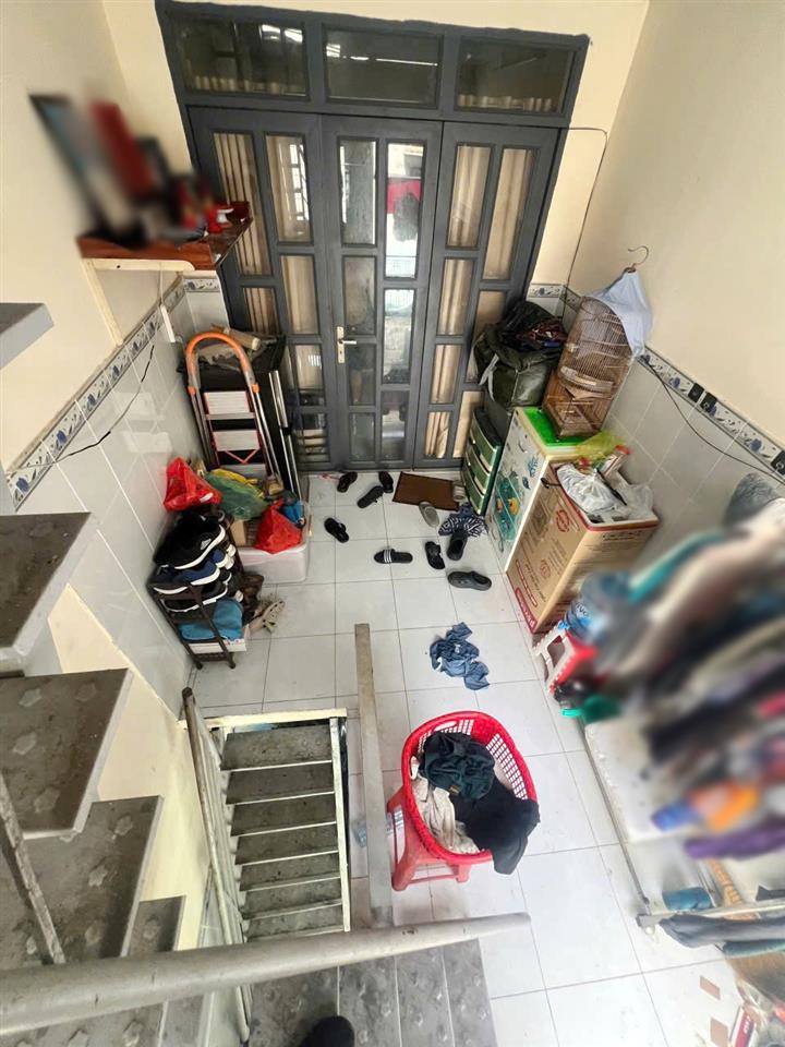 Nhà vị trí đẹp 3 tầng hẻm thông Ba Đình P10Q8 cách hẻm xe hơi 1 căn P.Chánh Hưng. Giá: