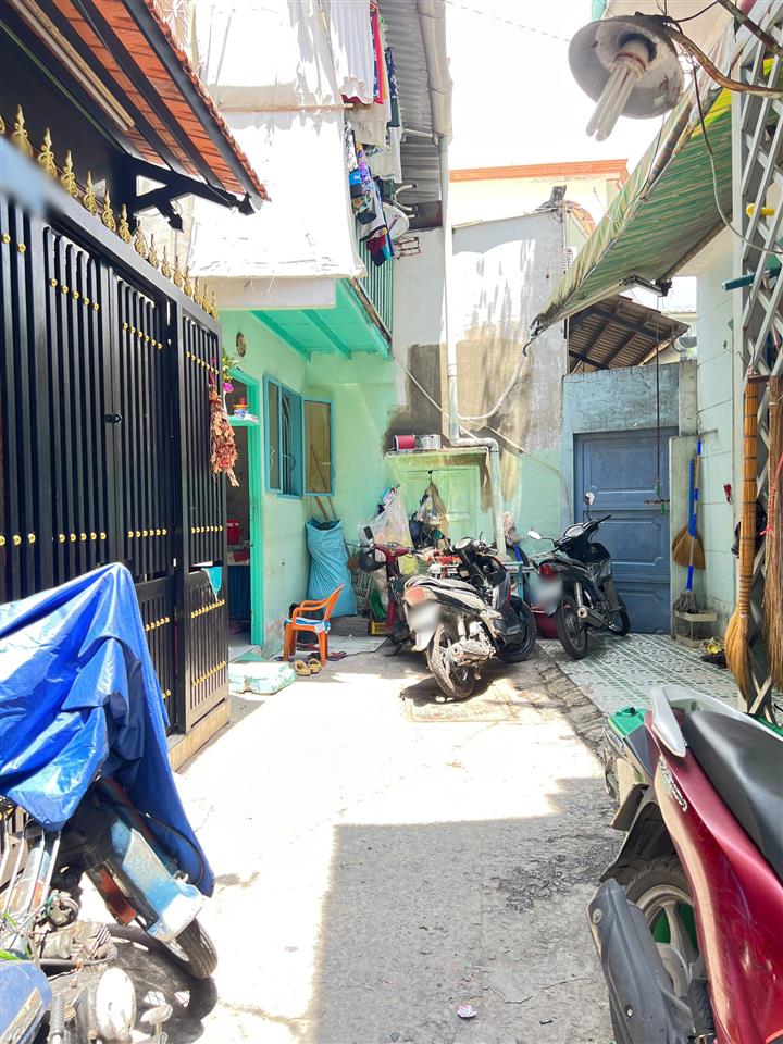 Nhà vị trí đẹp 3 tầng hẻm thông Ba Đình P10Q8 cách hẻm xe hơi 1 căn P.Chánh Hưng. Giá:
