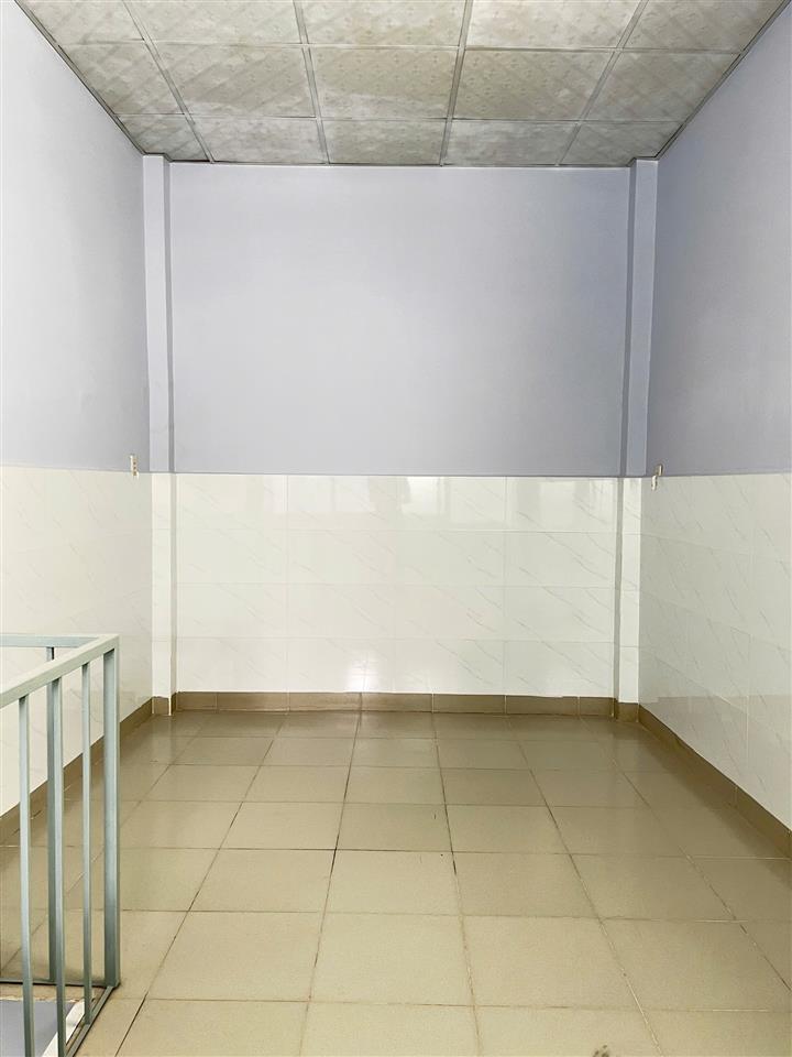 Cho thuê nhà mới nguyên căn hẻm thông đường Dã Tượng P10Q8