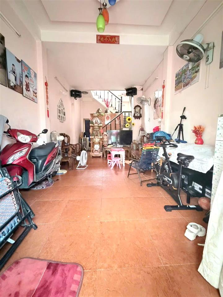 Nhà 4 tầng hẻm thông sát bờ kè hẻm thông Ba Đình P10Q8. 5.28 tỷ