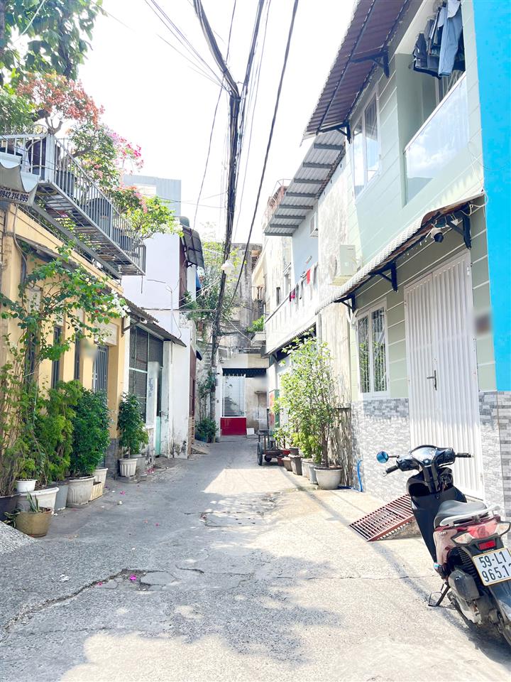 Bán nhà 2 tầng hẻm thông gần chợ Phạm Thế Hiển P4Q8 P.Chánh Hưng . Giá: 3.57 tỷ