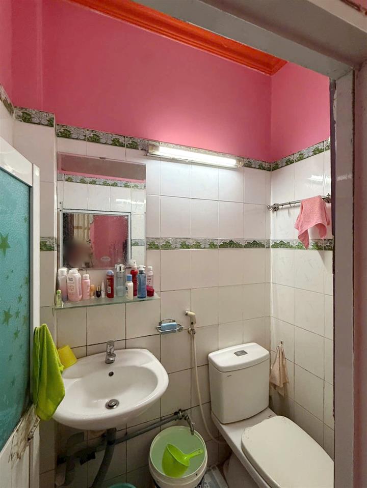 Bán nhà 2 tầng hẻm thông gần chợ Phạm Thế Hiển P4Q8 P.Chánh Hưng . Giá: 3.57 tỷ