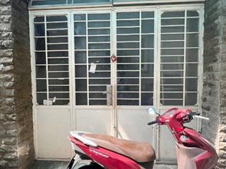 Nhà mới 4 tầng sát đường Huỳnh Mẫn Đạt P4Q5