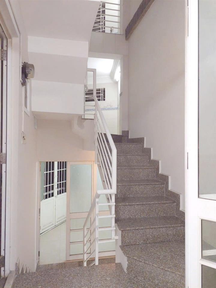 Nhà mới 4 tầng sát đường Huỳnh Mẫn Đạt P4Q5