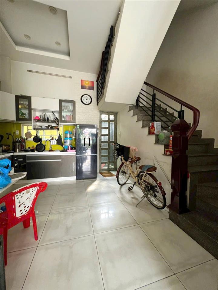 Nhà 4 tầng nở hậu L mặt tiền view bờ kè Lò Gốm P12Q6. Giá: 8.4 tỷ