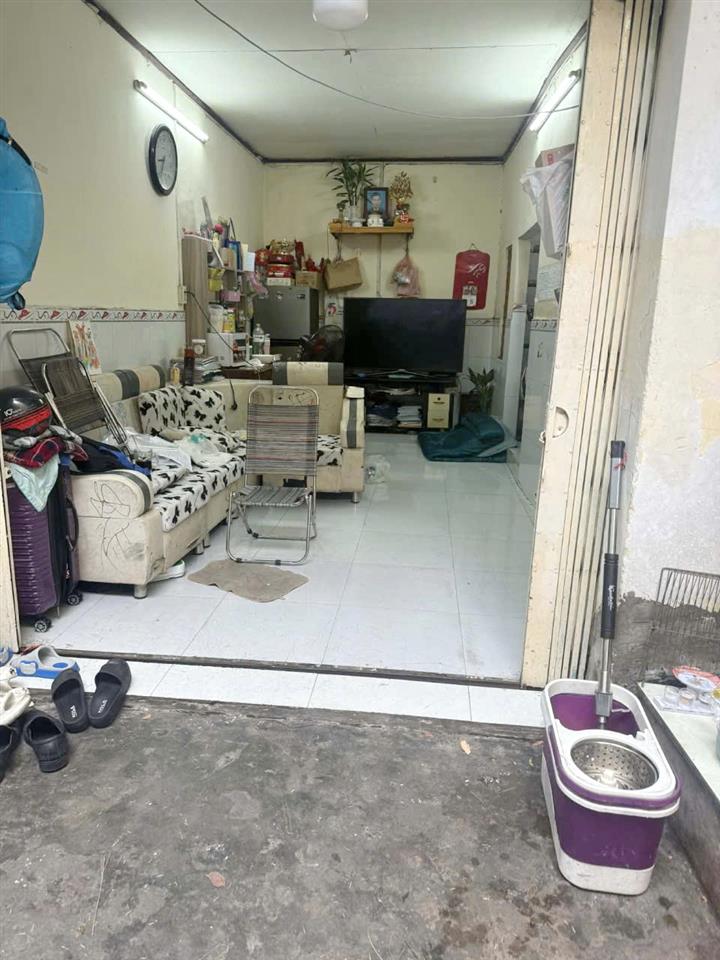 Nhà 2 tầng nở hậu L 7.5m sát đường Tùng Thiện Vương P13Q8. Giá: 2.9 tỷ