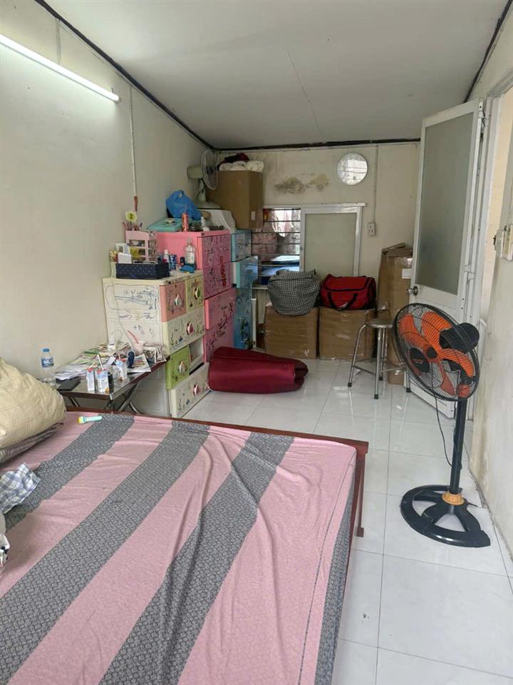 Nhà 2 tầng nở hậu L 7.5m sát đường Tùng Thiện Vương P13Q8. Giá: 2.9 tỷ