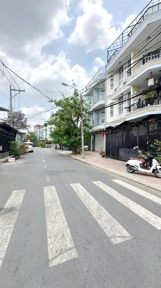 Nhà góc 4 tầng (6x24.5m) mặt tiền đường nội bô Ba Tơ P7Q8. Giá: 11.9 tỷ