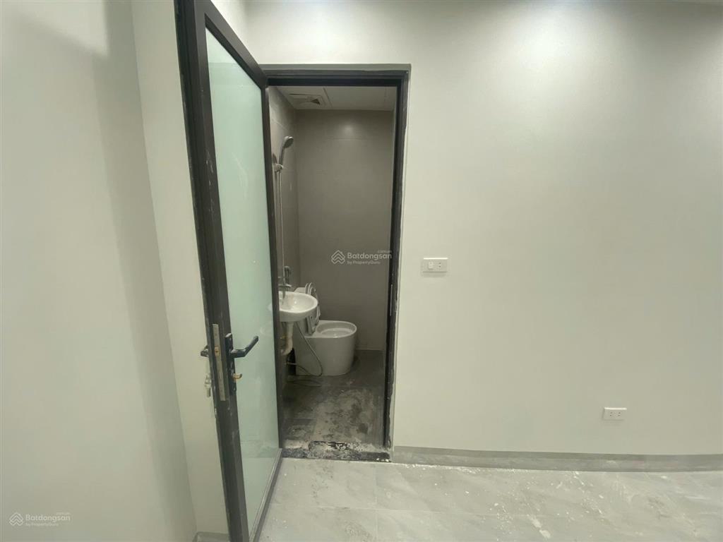Cho thuê mbkd gần mặt đường ngõ 114 vũ trọng phụng cách 10m rộng 30m2