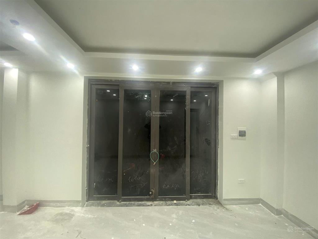 Cho thuê mbkd gần mặt đường ngõ 114 vũ trọng phụng cách 10m rộng 30m2