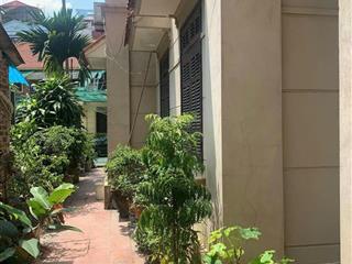 Bán đất tặng nhà biệt thự cũ 204m2 mặt tiền 12m, giá 50 tỷ