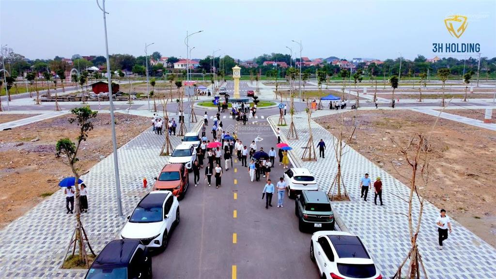 Cc bán đất chợ sàn 80m2,mt 5m, vỉa hè 5m giá 2,9 tỷ tại đường 31, xã phương sơn, lục nam, bắc giang