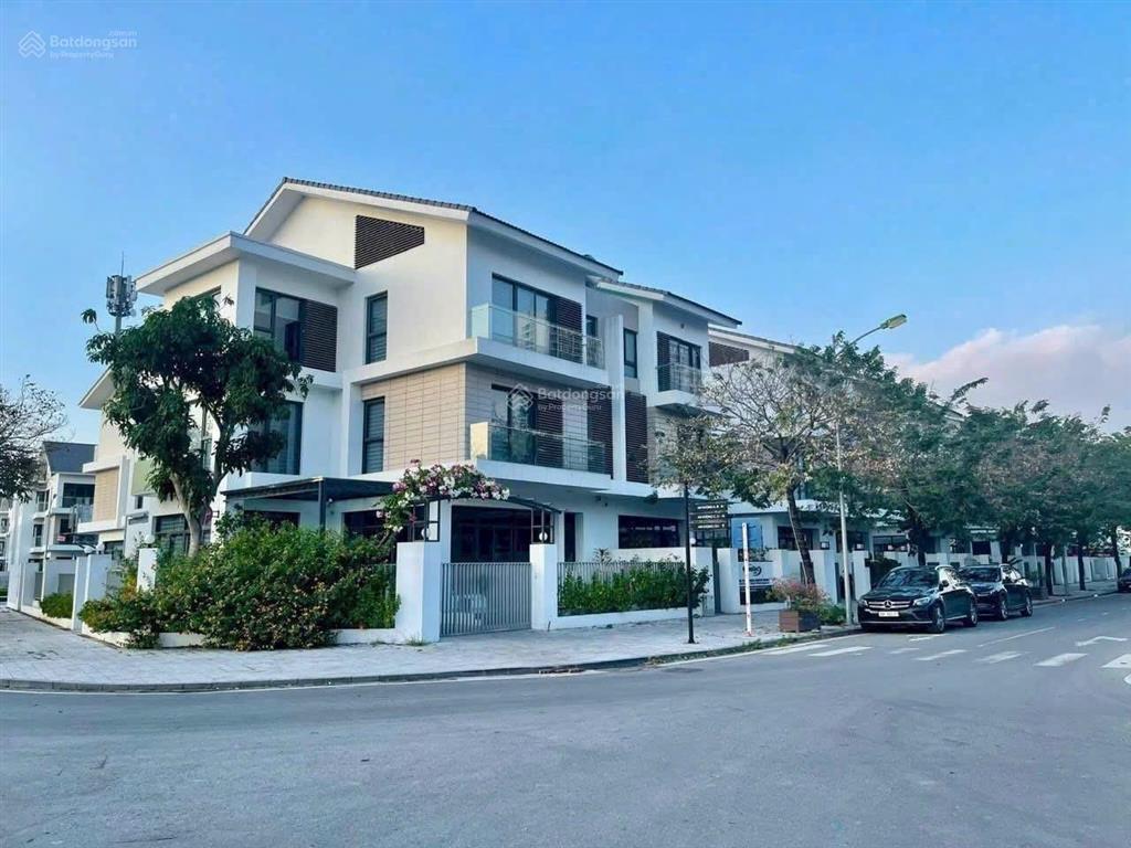 Chủ ngộp bank cần bán gấp biệt thự lô góc 225m2 giá chỉ hơn 30 tỷ, kinh doanh, giá đầu tư