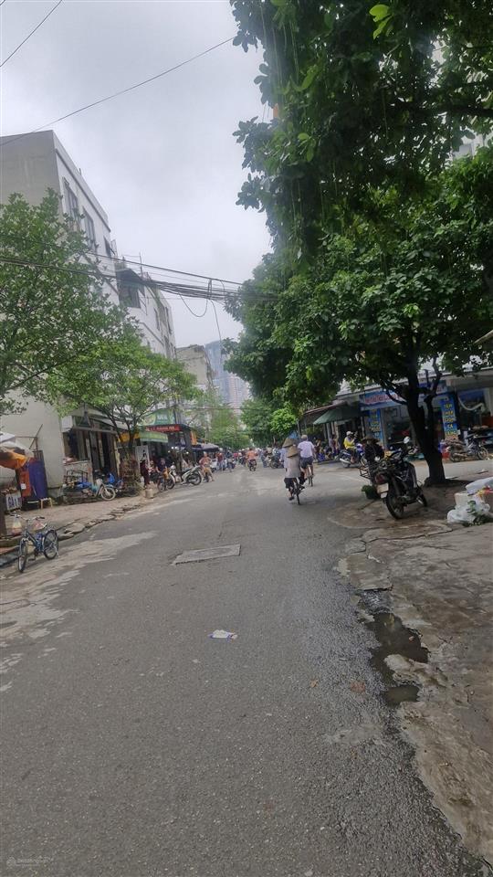 Bán nhà bà triệu 48m view công viên giá chỉ hơn 11 tỷ, nhà dân xây ở ngay.