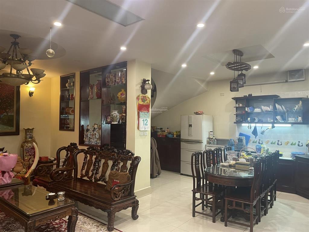 Cần bán căn nhà 5 tầng chính chủ, vị trí đắc địa trung tâm làng hoa ngọc hà, phường ba đình