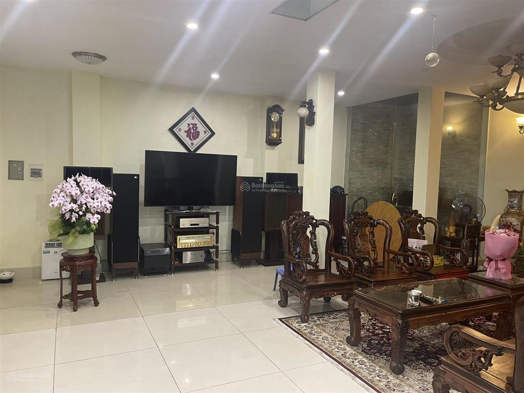 Cần bán căn nhà 5 tầng chính chủ, vị trí đắc địa trung tâm làng hoa ngọc hà, phường ba đình