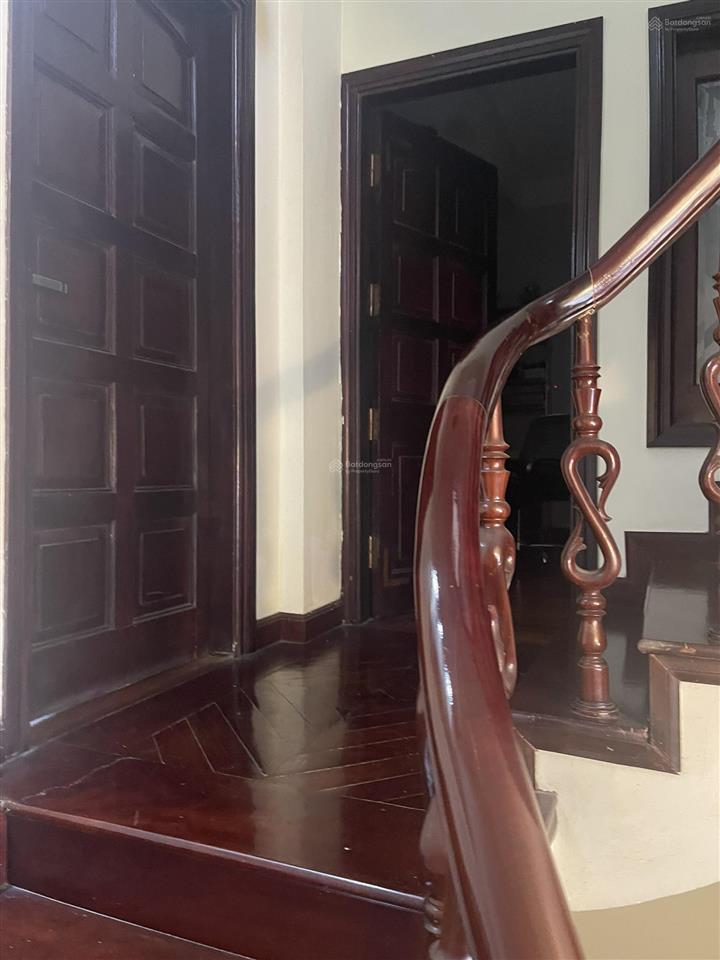 Cần bán căn nhà 5 tầng chính chủ, vị trí đắc địa trung tâm làng hoa ngọc hà, phường ba đình