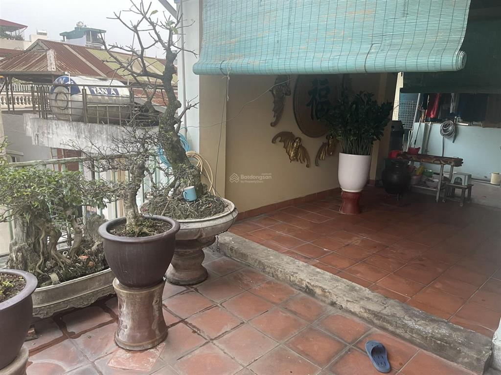 Cần bán căn nhà 5 tầng chính chủ, vị trí đắc địa trung tâm làng hoa ngọc hà, phường ba đình