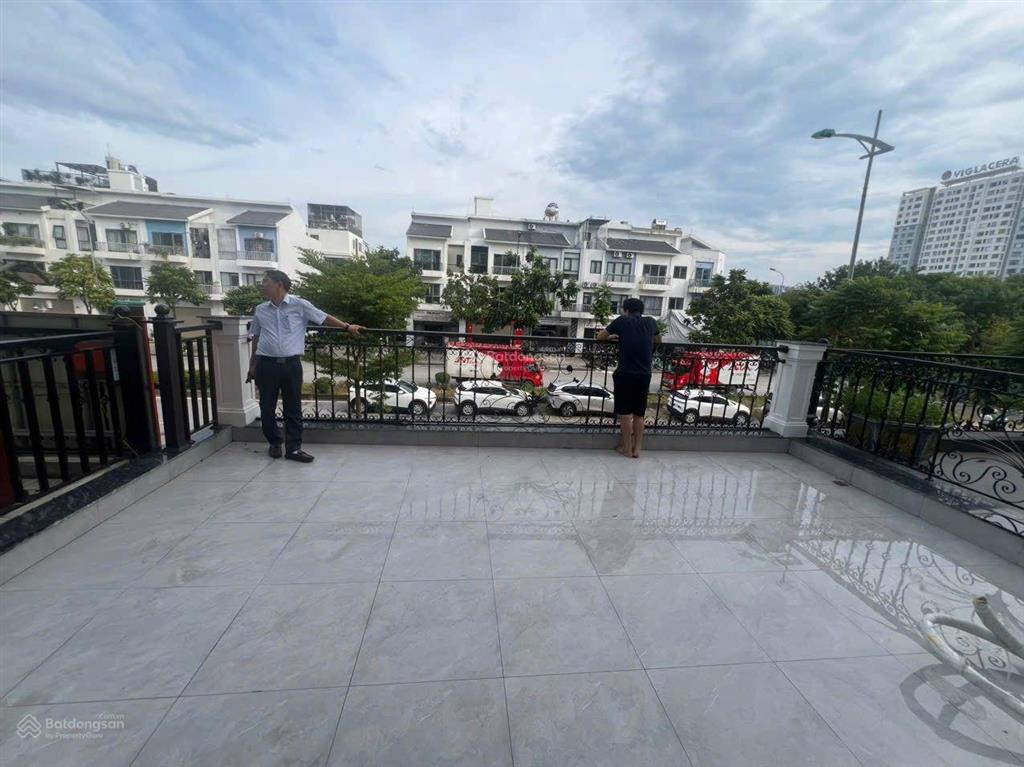 Hot  cho thuê shophouse 5 tầng hoàn thiện cao cấp mặt đường xuân phương 40m, cạnh hồ