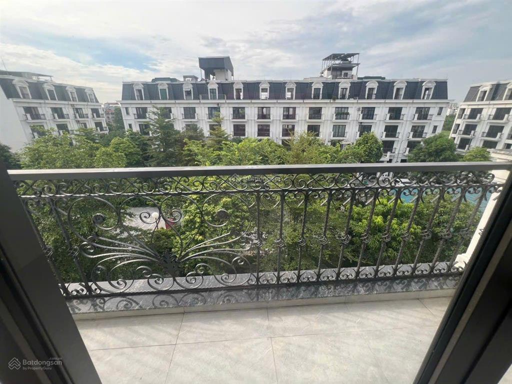 Hot  cho thuê shophouse 5 tầng hoàn thiện cao cấp mặt đường xuân phương 40m, cạnh hồ