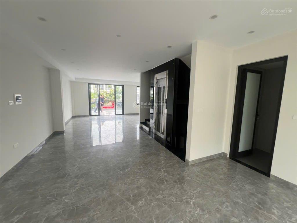 Hot  cho thuê shophouse 5 tầng hoàn thiện cao cấp mặt đường xuân phương 40m, cạnh hồ
