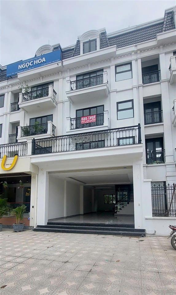 Hot  cho thuê shophouse 5 tầng hoàn thiện cao cấp mặt đường xuân phương 40m, cạnh hồ
