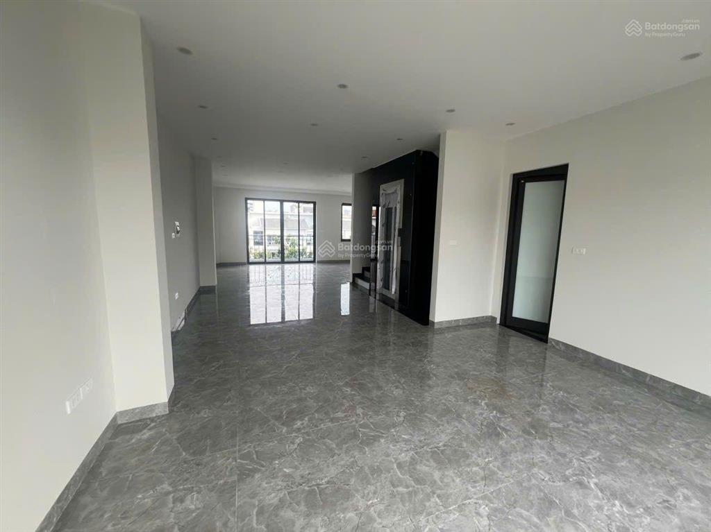 Hot  cho thuê shophouse 5 tầng hoàn thiện cao cấp mặt đường xuân phương 40m, cạnh hồ