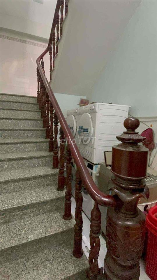 phòng Cho thuê có máy lanh , tủ lạnh đông Hưng thuận 17