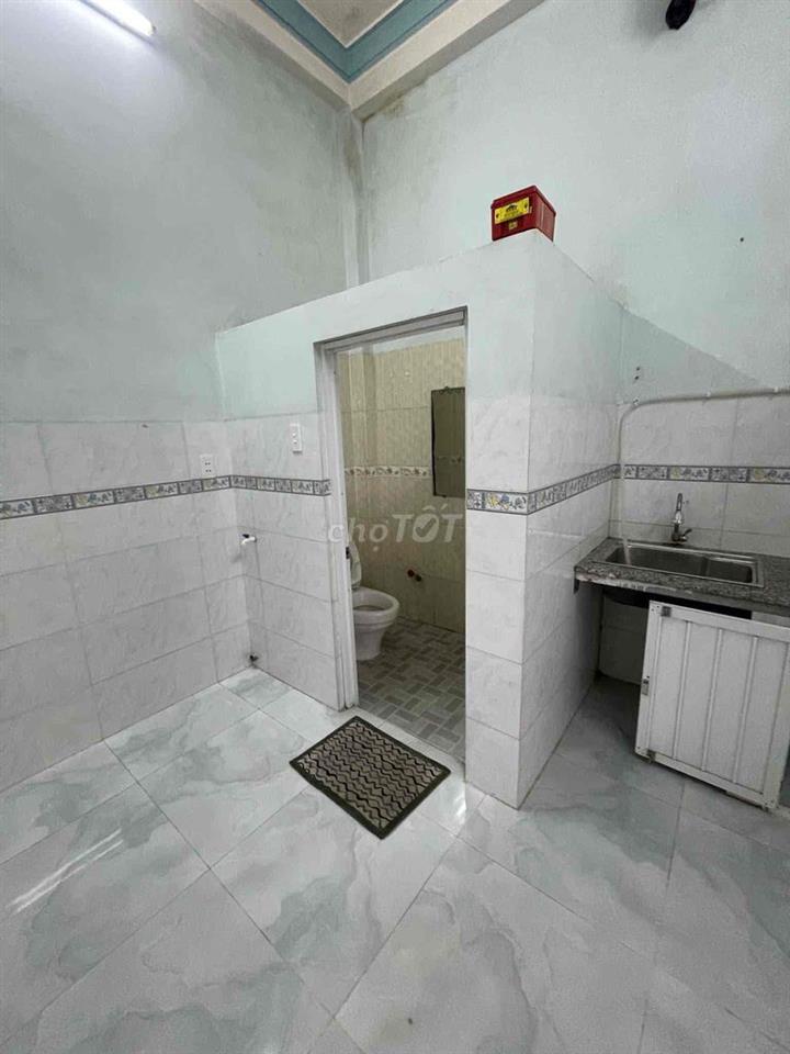 phòng Cho thuê có máy lanh , tủ lạnh đông Hưng thuận 17