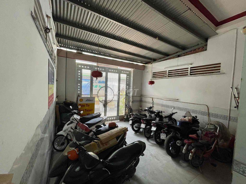 phòng Cho thuê có máy lanh , tủ lạnh đông Hưng thuận 17