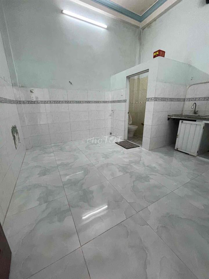 phòng Cho thuê có máy lanh , tủ lạnh đông Hưng thuận 17