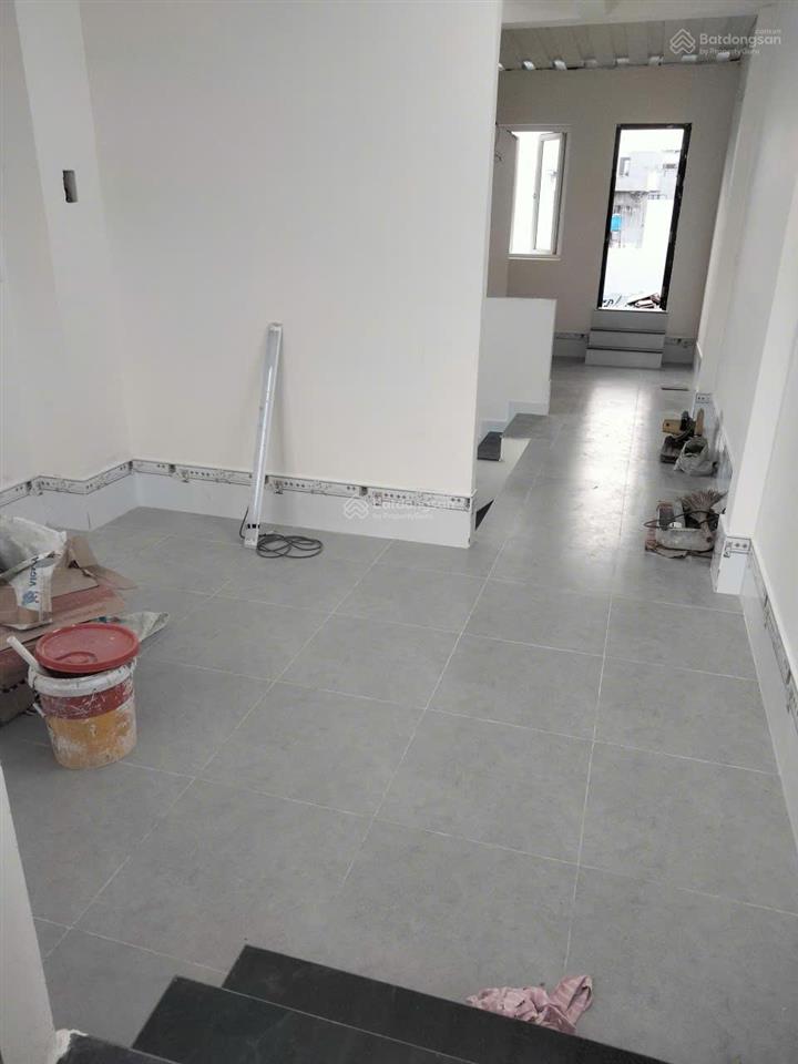 Cho thuê nhà mặt tiền đường thạnh lộc 15, 240 m2 xây dựng, tiện làm vp công ty, trường học