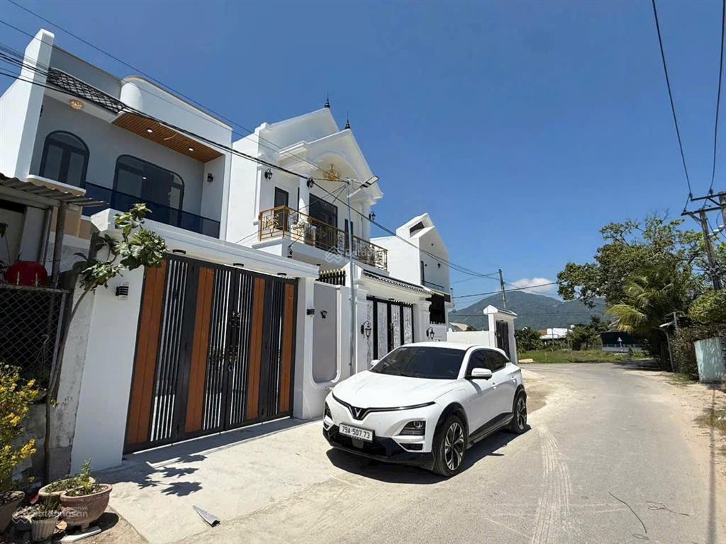 Bán nhà 2 tầng căn góc 2 mặt tiền đường gò dộ diên sơn ô tô đậu trong nhà giá bán 2 tỷ 350