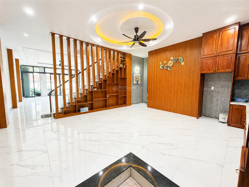 Cho thuê 3 tầng nhà bắc nha trang đường mai xuân thưởng cách biển chỉ 500m giá thuê 25 triệu/tháng
