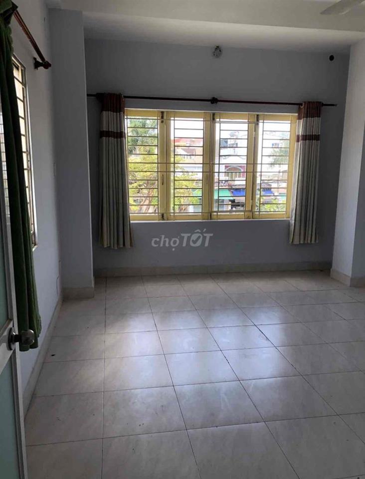 phòng trợ 29b đường D9 , mặt tiền đường sạch sẽ thoáng mát, ngay trạm