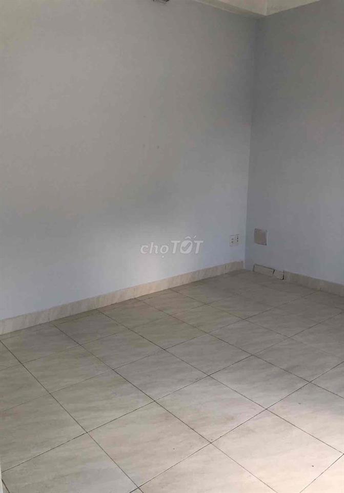 phòng trợ 29b đường D9 , mặt tiền đường sạch sẽ thoáng mát, ngay trạm