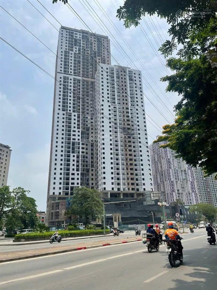 Chính chủ bán căn 2 ngủ 82m2, tầng trung, căn đẹp, hướng mát. giá 4x triệu/m2.  0963 225 ***